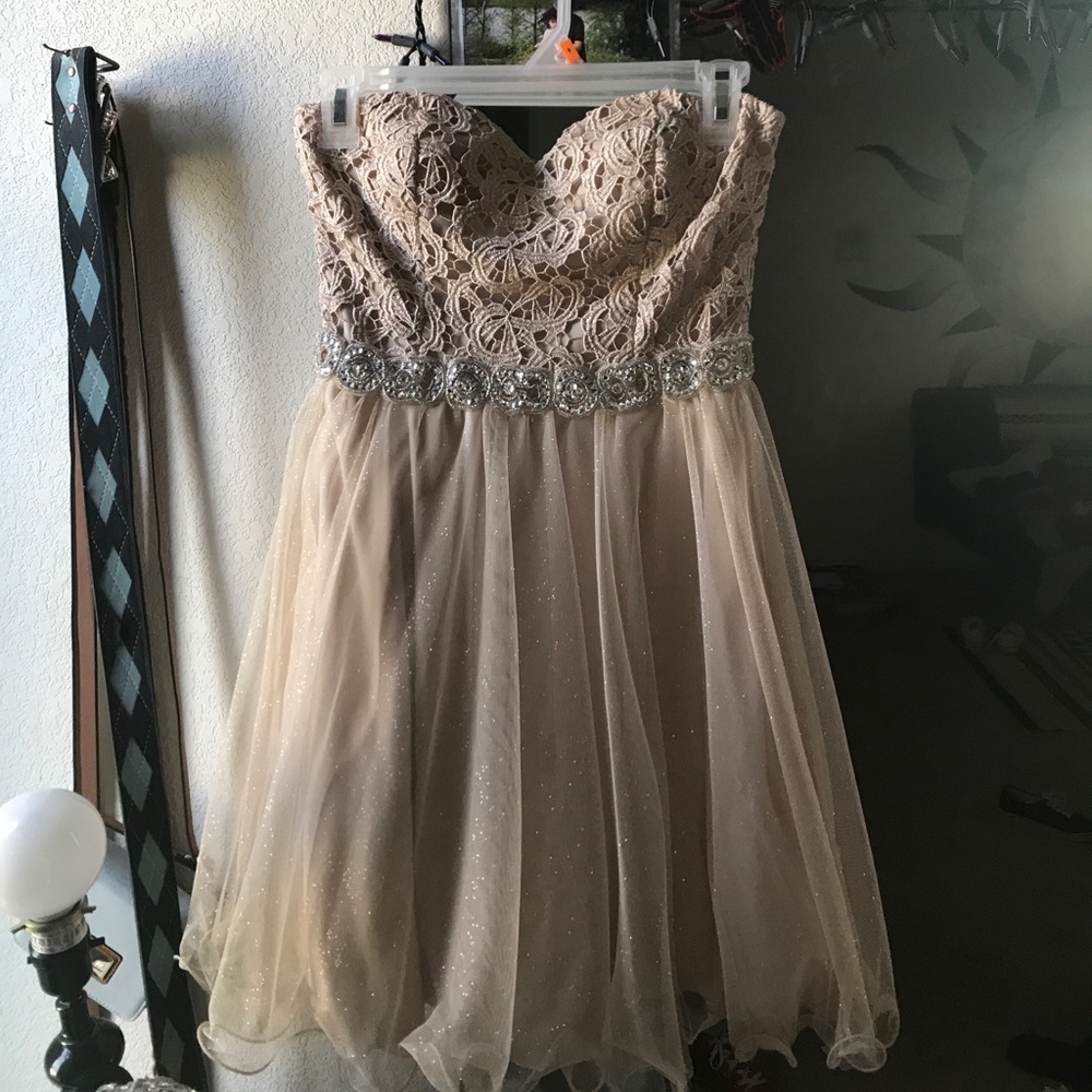 Stunning dress perfect for special occasions😍✨